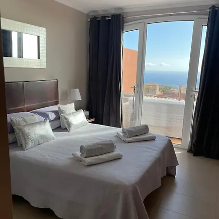 Amazing Villa Overlooking The Golf Course With Sea View *