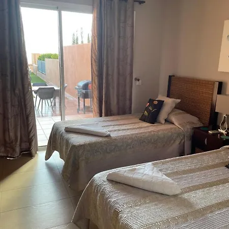 Amazing Villa Overlooking The Golf Course With Sea View 빌라 *