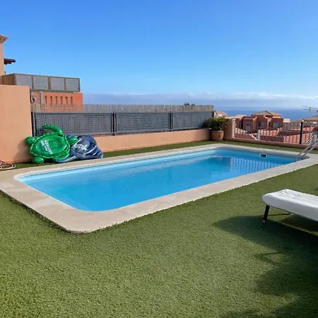 Amazing Villa Overlooking The Golf Course With Sea View