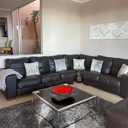 빌라 Amazing Villa Overlooking The Golf Course With Sea View 아데제